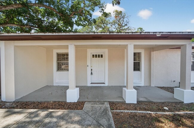 Building Photo - 1712 Village Ct