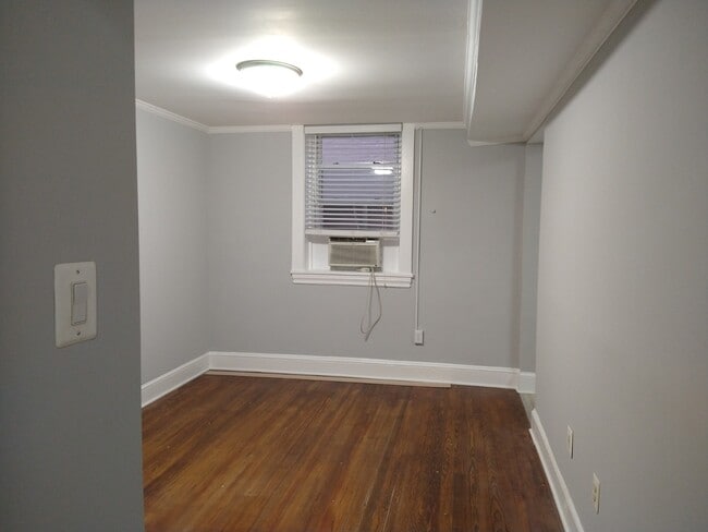 Building Photo - 515 Seward Sq SE