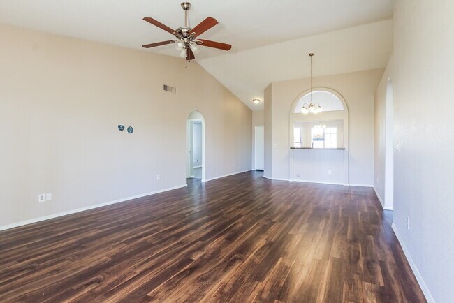 Foto del edificio - 8727 W Sierra Vista Dr