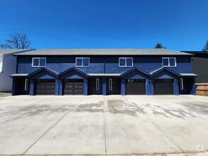 Building Photo - 1005 Peach Rd
