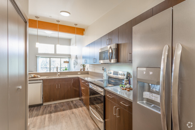 2BR, 2BA - 1,006 SF - Lake Drive Lofts