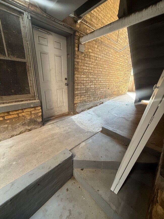 Foto del edificio - 1421 W Hutchinson St