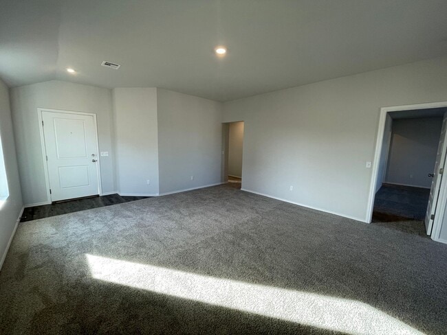 Building Photo - New 3 Bed 2 Bath Home in Shawnee Schools