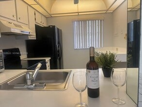 Building Photo - 9330 Lagoon Pl