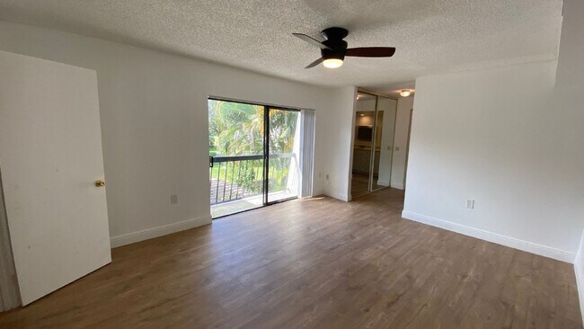 Building Photo - Charming 2-Bed Oasis with 2.5 Baths in Prime Palm Beach Gardens Location!