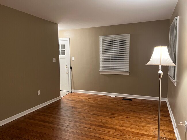 Living Room - 1809 W Forest Ave