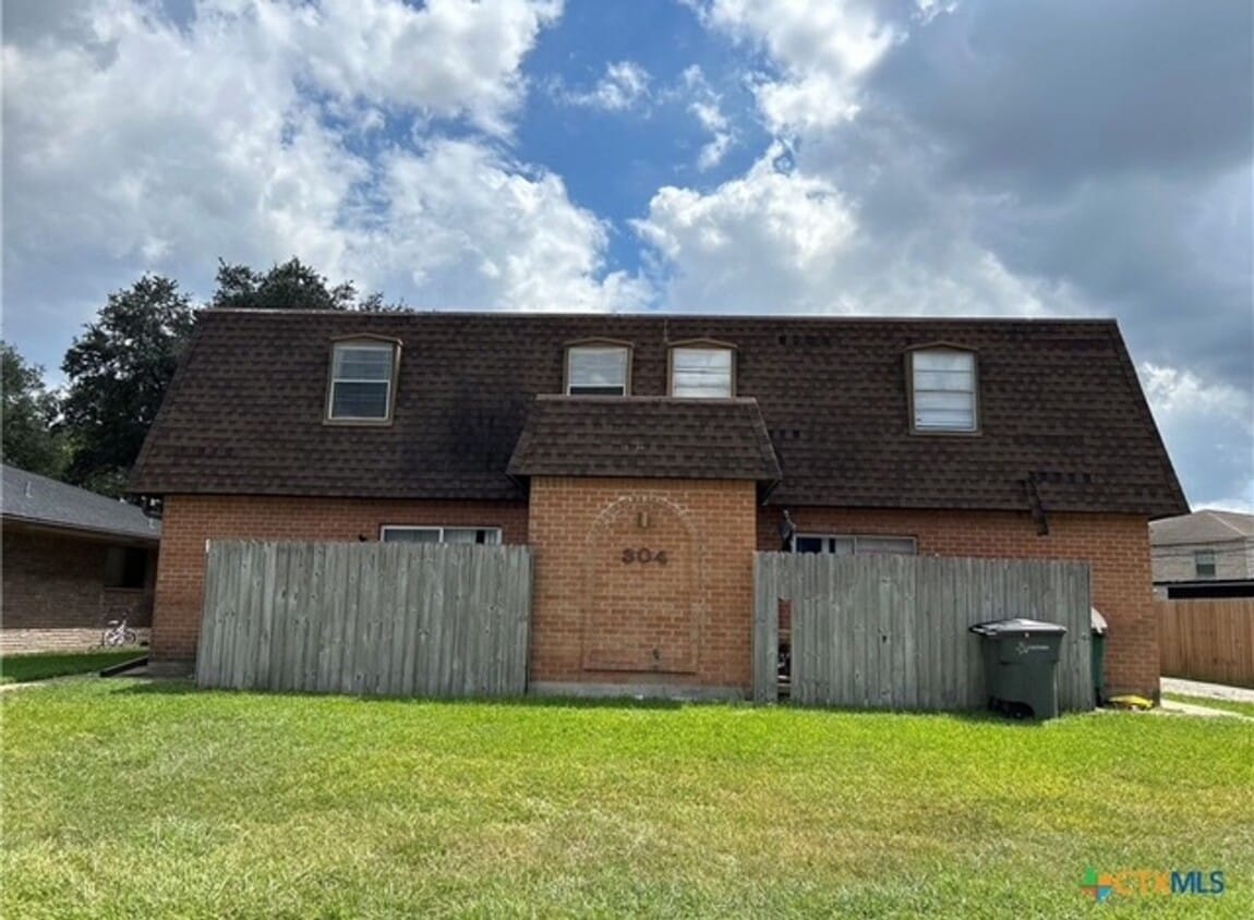 Primary Photo - Updated townhome