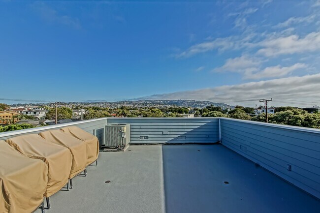 Foto del edificio - Beautiful, Bright & Spacious, 4BR3.5BA Hil...