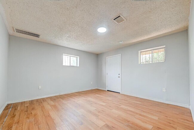 Foto del edificio - 3919 Botany Ln