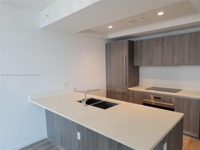 Building Photo - 801 S Miami Ave