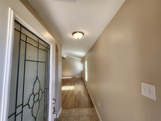 Building Photo - 22527 Cloverland Field Dr