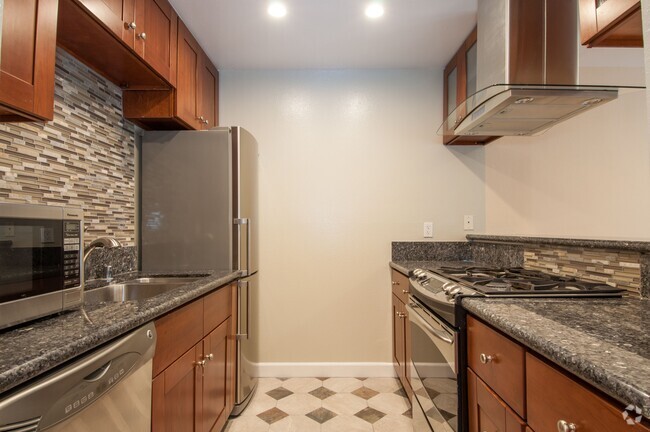 Building Photo - 2411 Prospect Ave