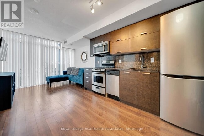 Building Photo - 36 Lisgar St