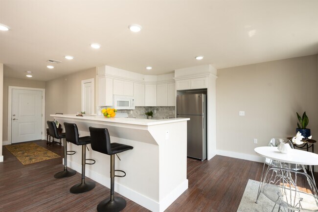 Foto del edificio - 242 Beacon Ave