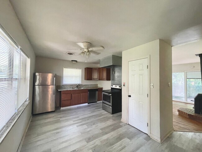 Building Photo - Huge Fenced Yard & All Hard Flooring