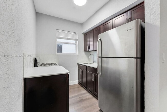 Foto del edificio - 7334 Harding Ave