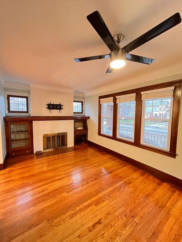 Foto del edificio - 1327 W Troy St