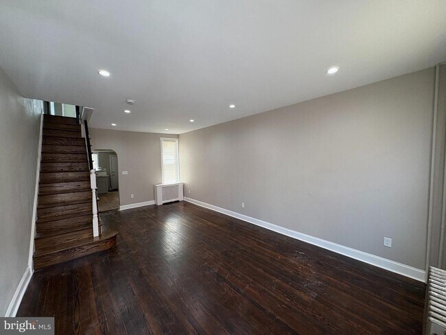 Foto del edificio - 638 W Russell St