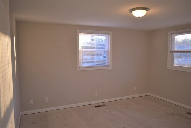 Foto del edificio - Spacious 3 Bedroom Ranch with Fenced Yard