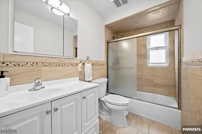 Foto del edificio - 511 Davis Ave