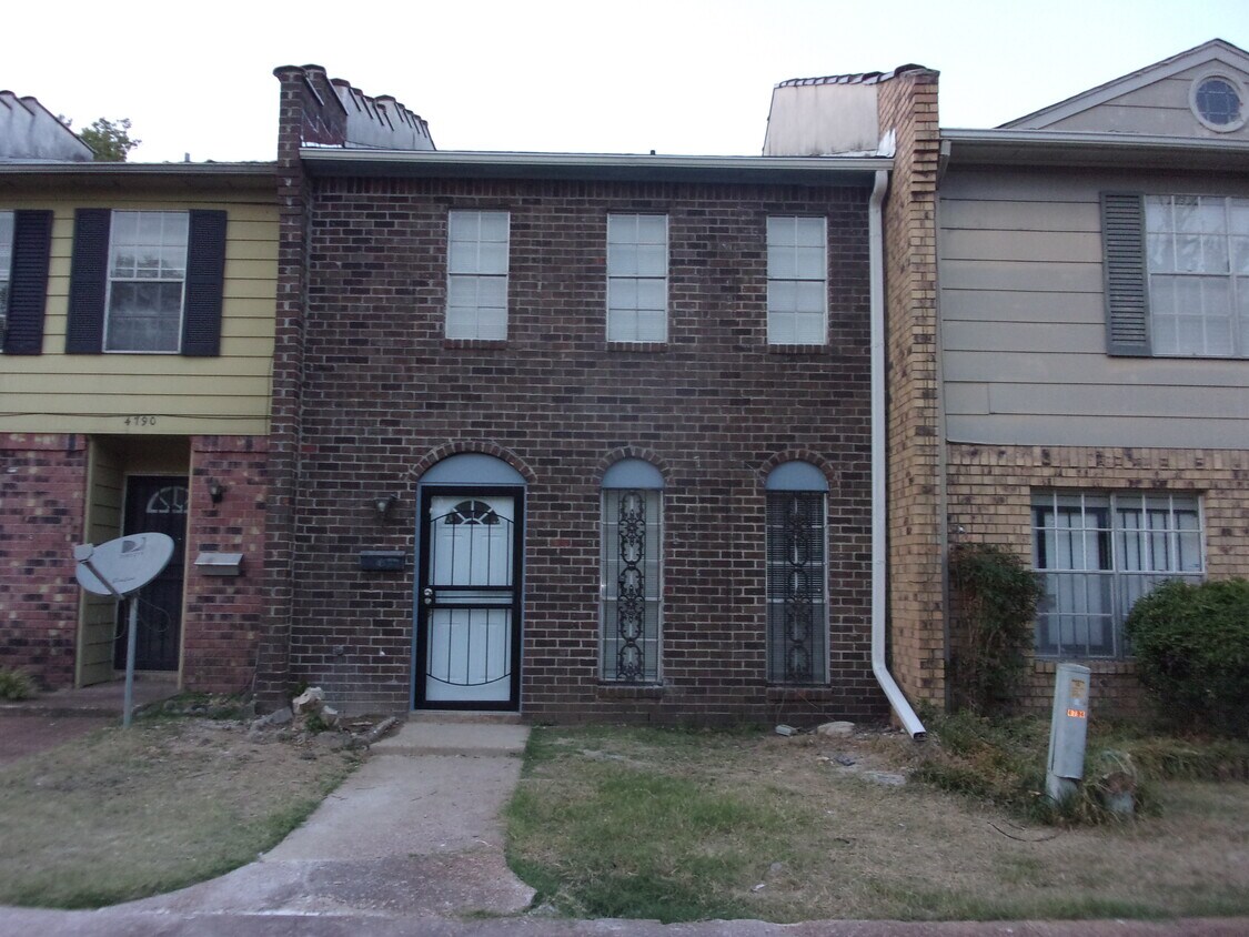 Foto principal - 4792 James Kent Ct