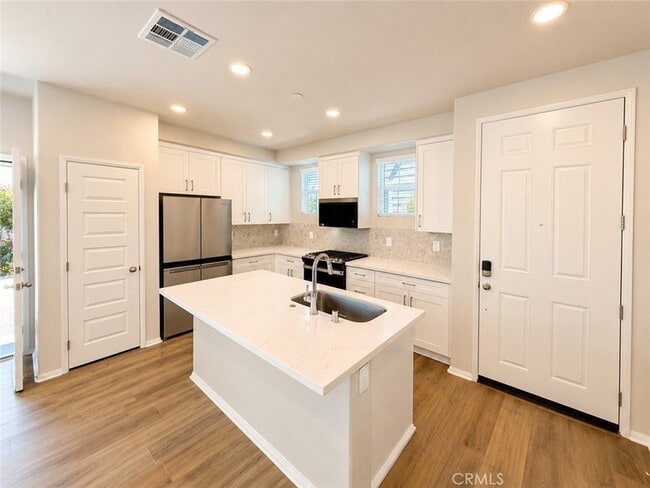 Building Photo - 28274 Via Garnicia