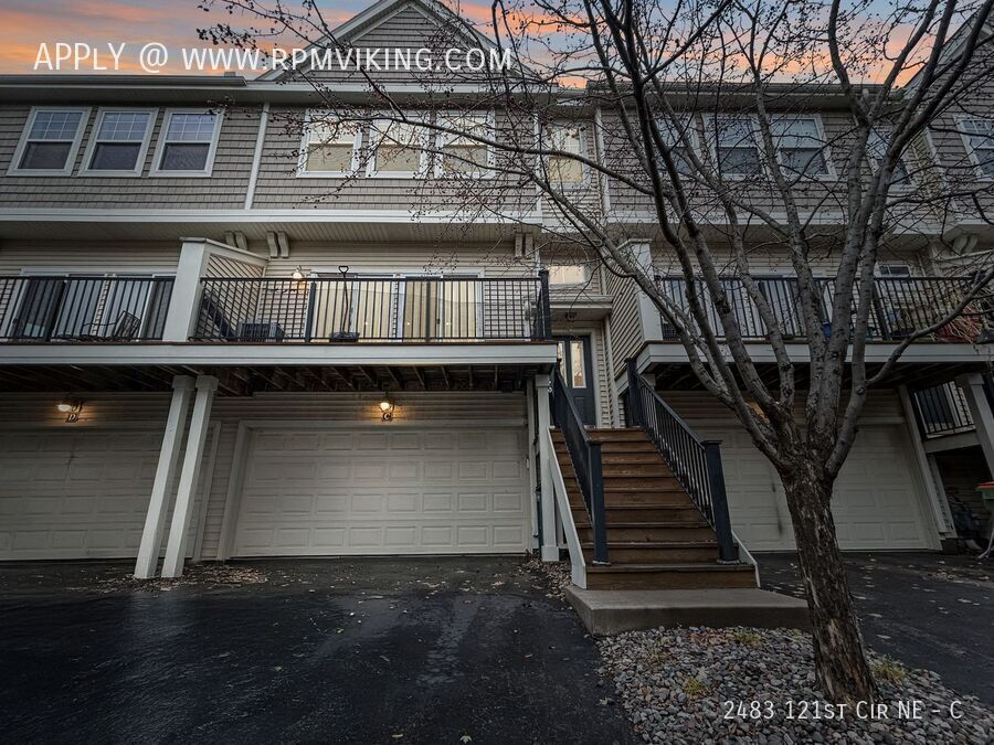 Foto principal - 2br 2.5ba 1cg ~ Security Deposit Free Alte...