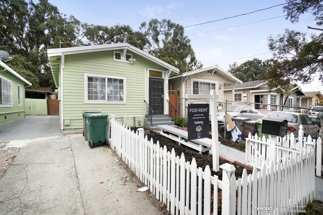 Building Photo - 2084 Harrington Ave