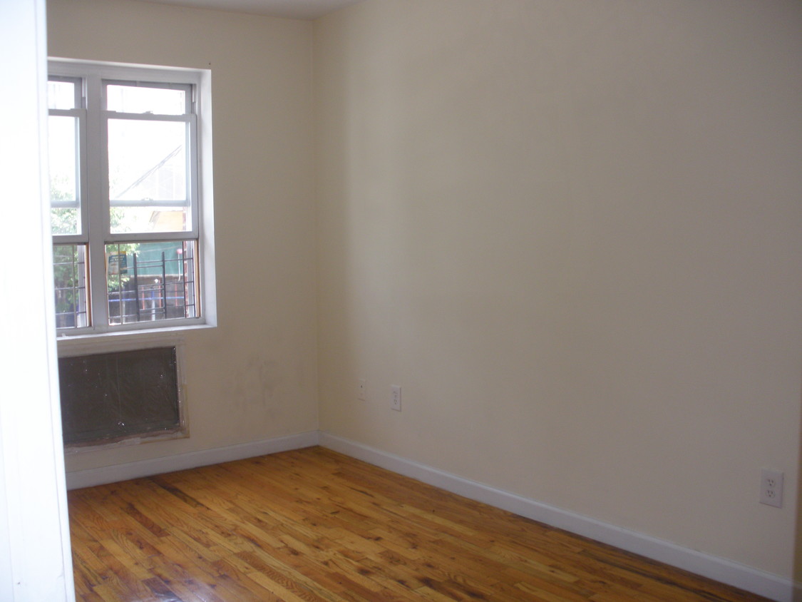 Primary Photo - 127 E 167th St