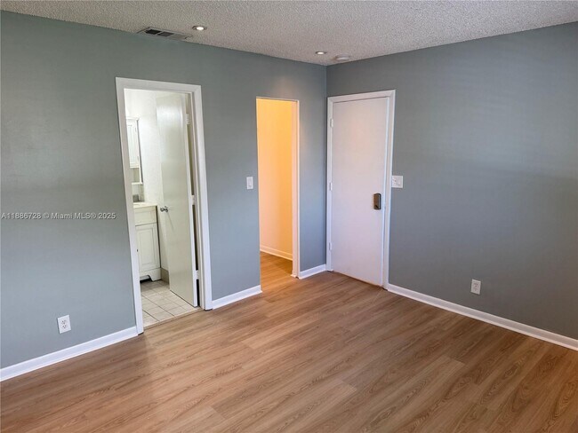 Foto del edificio - 6700 NW 21st Terrace