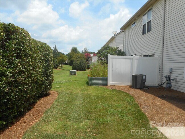 Building Photo - 5860 Glassport Ln