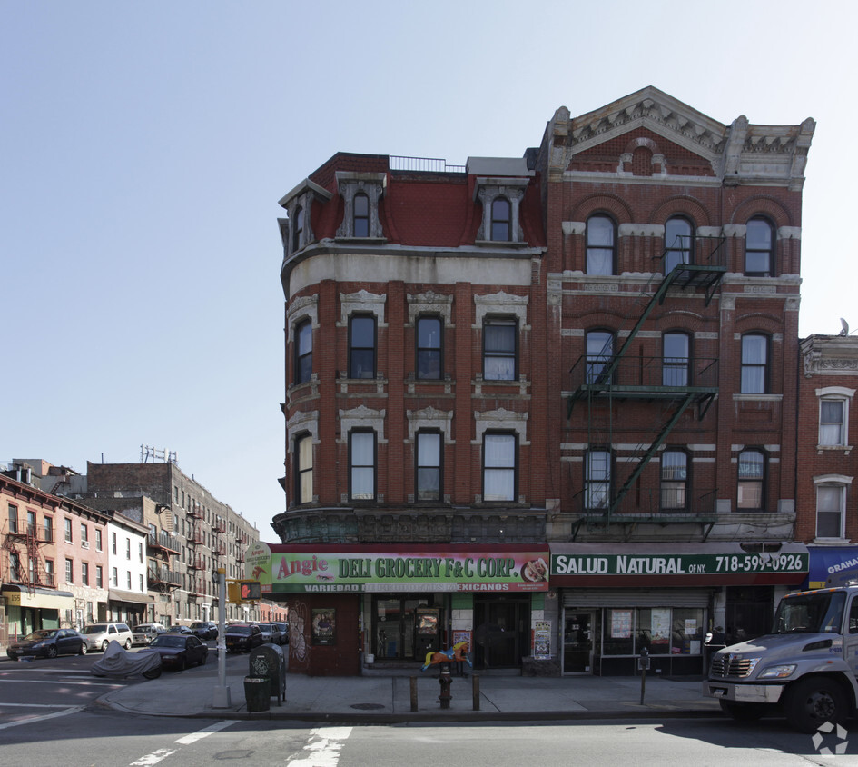 Foto del edificio - 182 Graham Ave