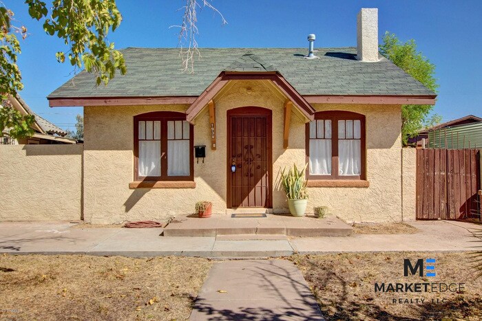 Foto principal - 2Bed/1Bath Home at 19th/Van Buren! Apply T...