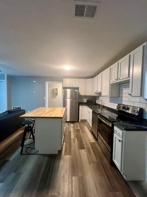 Foto principal - 2122 10th Ave