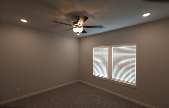 Foto del edificio - 8603 Blueberry Ash St