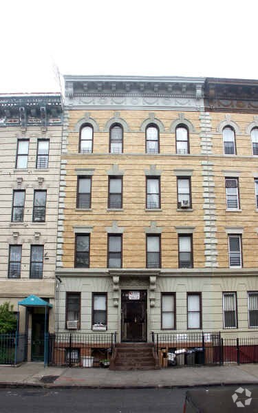 Primary Photo - 68 Patchen Ave