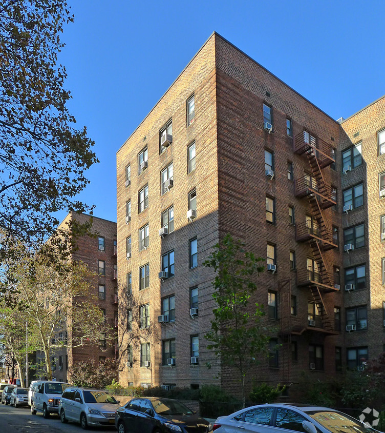 8425 Elmhurst Ave, Elmhurst, NY 11373 Apartments - Elmhurst, NY ...