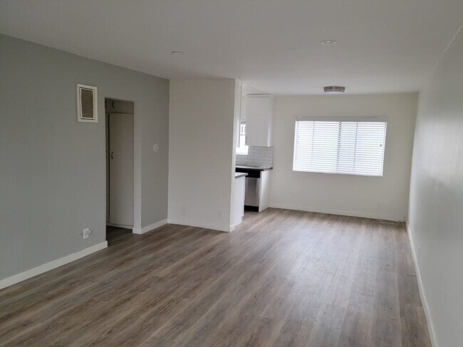 Foto del edificio - 4510 Colbath Ave