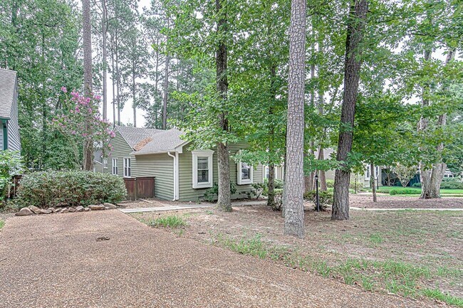 Foto del edificio - Freshly Updated 3BR/2BA One-Level Home — 2 Miles to Short Pump — $2,300/mo + Deposit-Free Option!