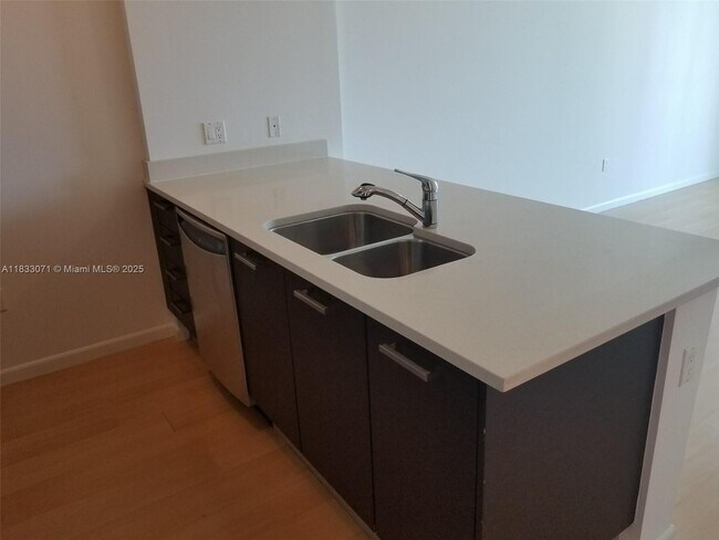 Foto del edificio - 333 NE 24th St