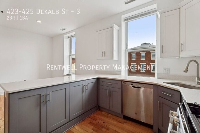 Building Photo - 423-425 Dekalb St-3