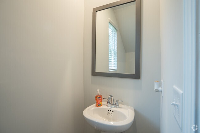 3BR, 2BA - 1378SF - Isabella - Bathroom - The Collection Tate Bend