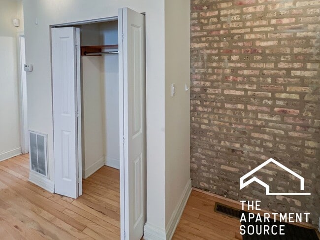 Photo - 622 W Roscoe St Apartment