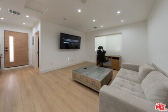 Building Photo - 7935 Bonfield Ave