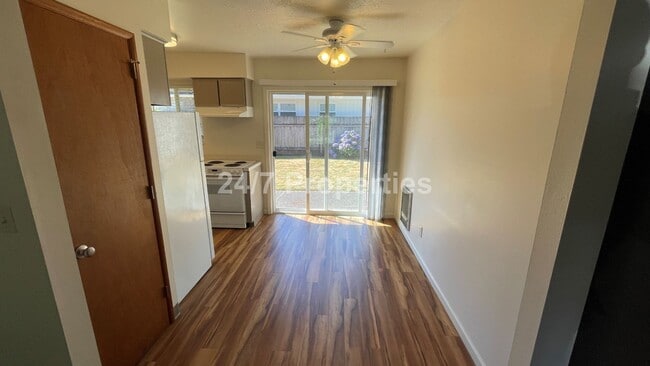 Building Photo - 2289 Willamette Falls Dr