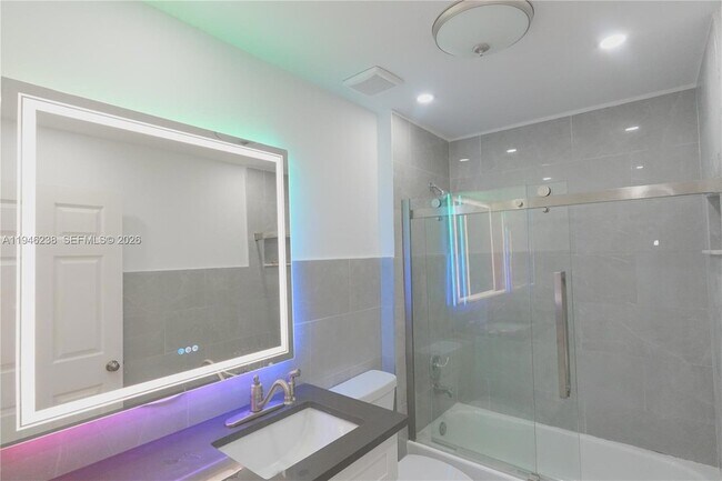 Foto del edificio - 518 NE 48th St