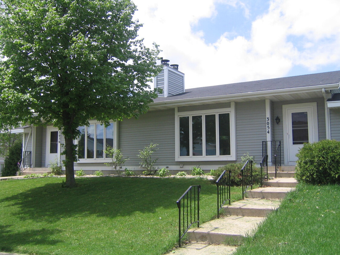 Primary Photo - 3054 Maple Grove Dr