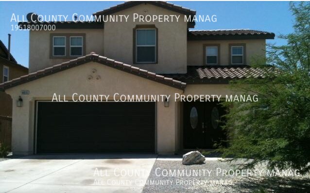 Foto principal - 3 Bed 2 Bath + Loft Two Story Home for Ren...