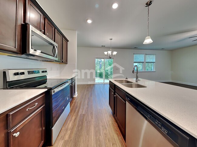 Foto del edificio - 223 S Live Oak Dr