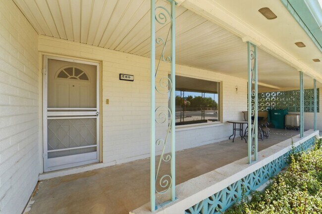 Foto del edificio - Spacious 3 Bed in Dreamland Villa | Corner Lot + Circular Drive